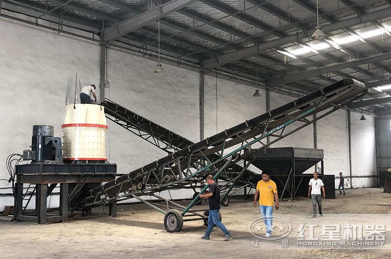 復(fù)合式粉碎機(jī)現(xiàn)場(chǎng)